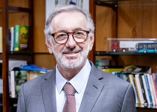 Imagem ilustrativa da imagem Lula oficializa número 2 de Alckmin para comandar Ministério da Indústria