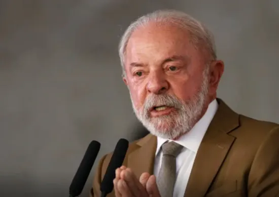 Imagem ilustrativa da imagem Lula zera imposto e subsidia diesel para conter alta do petróleo: entenda