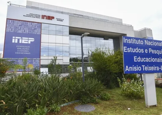 Imagem ilustrativa da imagem MEC prorroga prazo para pedir isenção da taxa de inscrição do Enem