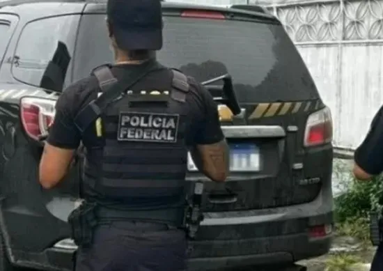 Imagem ilustrativa da imagem Mãe é presa por abusar das filhas e postar vídeos delas em fóruns virtuais