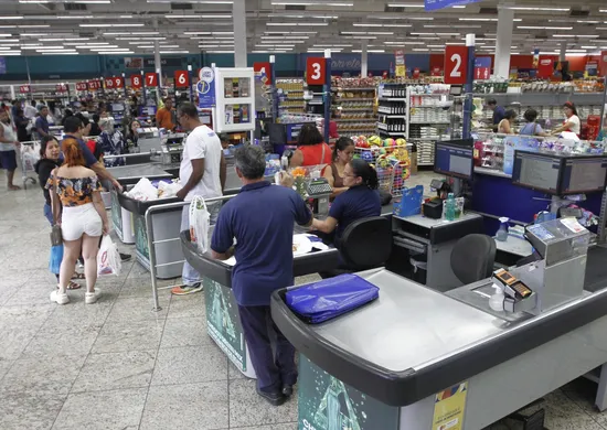 Imagem ilustrativa da imagem Mais de 5 mil trabalhadores de rede de supermercados vão ter duas folgas semanais