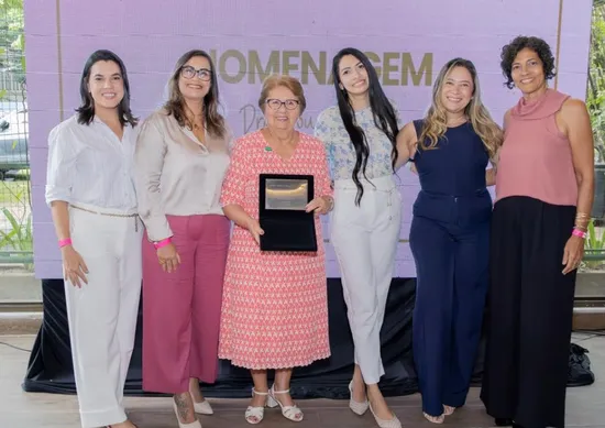 Imagem ilustrativa da imagem Maria de Lourdes compartilha trajetória ao ser homenageada no Mês da Mulher