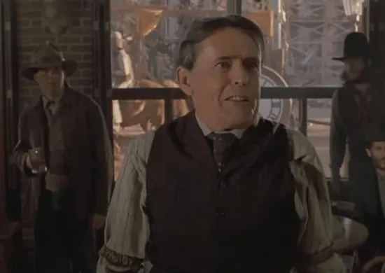 Imagem ilustrativa da imagem Matt Clark, ator de 'De Volta para o Futuro 3', morre aos 89 anos