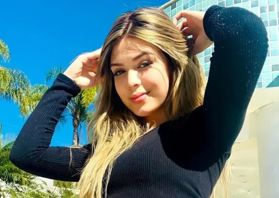 Imagem ilustrativa da imagem Melody é internada em SP com infecção aguda no estômago