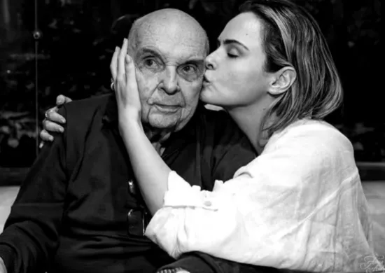 Imagem ilustrativa da imagem Morre pai de Ana Paula Renault e família decide não comunicar a participante do BBB