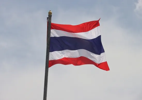 Imagem ilustrativa da imagem Na Tailândia, adolescente toma arma de policial, ataca estudantes e mata diretor