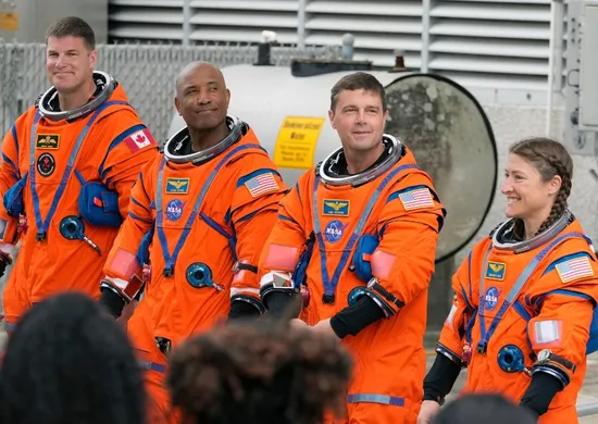 Imagem ilustrativa da imagem Nasa lança missão com astronautas à Lua, 53 anos após último voo Apollo