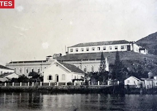 Imagem ilustrativa da imagem Negativos de vidro do Arquivo Público de Vitória revelam imagens no século 20