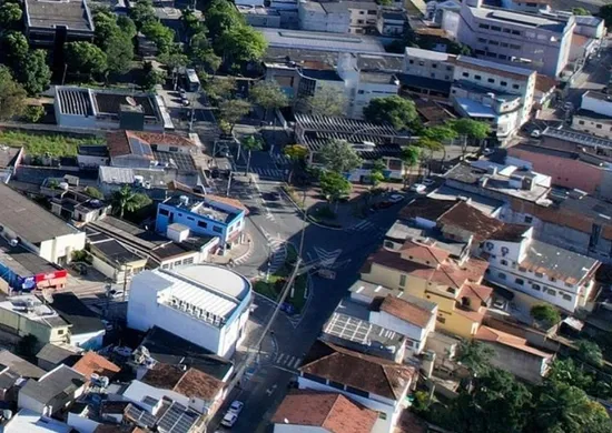 Imagem ilustrativa da imagem Operação vai retirar fios de telefone e internet irregulares na Serra neste domingo