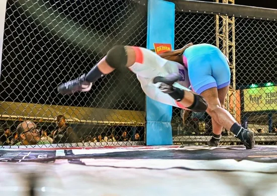 Imagem ilustrativa da imagem Orla de São Pedro abre espaço para noite de grandes combates em evento de lutas