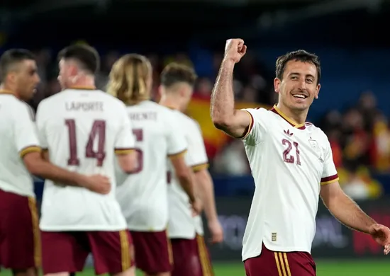 Imagem ilustrativa da imagem Oyarzabal faz dois, Espanha brilha e chega a 27 jogos de invencibilidade