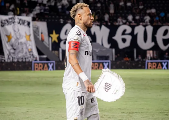 Imagem ilustrativa da imagem Panini confirma álbum da Copa do Mundo sem a presença de Neymar