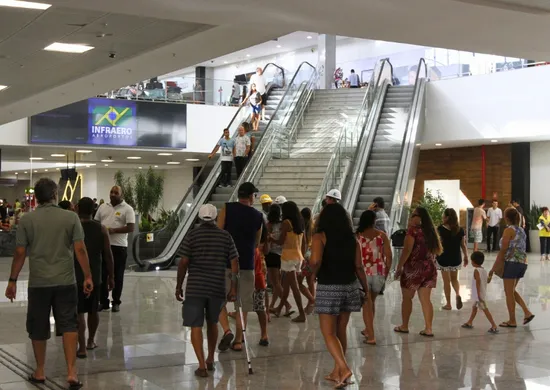 Imagem ilustrativa da imagem Para segurar os preços, Governo discute medidas para proteger querosene de aviação