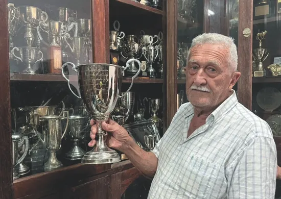 Imagem ilustrativa da imagem Pecuarista de 77 anos mantém acervo com 3 mil prêmios da raça Nelore