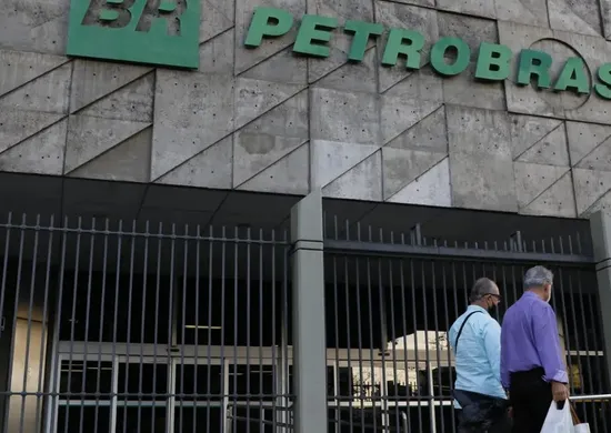 Imagem ilustrativa da imagem Petrobras aprova adesão ao programa do governo para baratear diesel