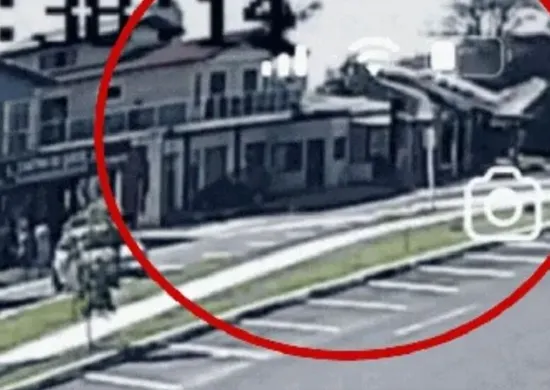 Imagem ilustrativa da imagem Piloto morre após avião cair sobre casa no RS; moradores saíram em segurança