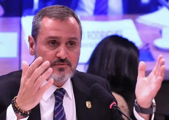 Imagem ilustrativa da imagem Polícia Federal retira credenciais de agente de imigração dos EUA