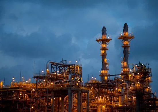 Imagem ilustrativa da imagem Por que o desconto da Petrobras demora a chegar no bolso do pernambucano?