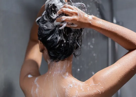 Imagem ilustrativa da imagem Por que você não deve lavar o cabelo nesta terça. Entenda superstição