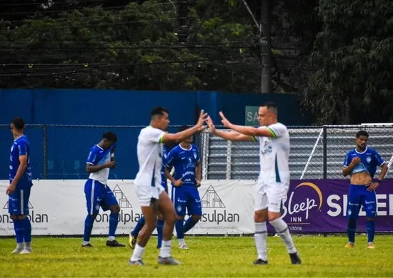 Imagem ilustrativa da imagem Porto Vitória decide nos pênaltis após goleada e elimina o Vitória