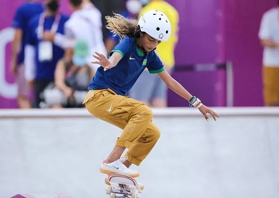 Imagem ilustrativa da imagem Rayssa Leal avança à final e vai lutar pelo tri no Mundial de skate