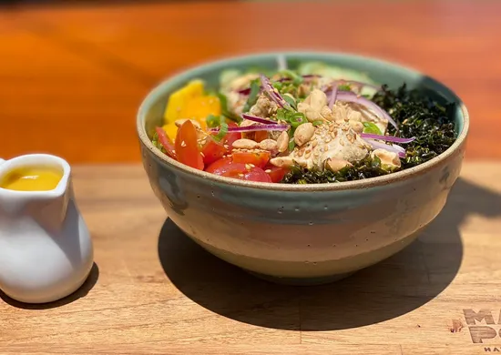 Imagem ilustrativa da imagem Rede Mana Poke chega à Praia do Canto com cardápio personalizável