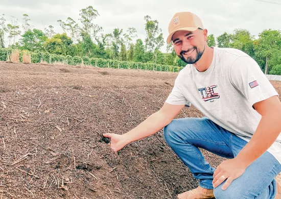 Imagem ilustrativa da imagem Redução de custos com reaproveitamento de palha de café na produção de adubo