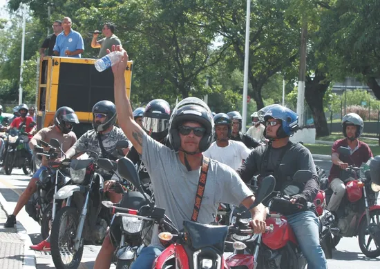 Imagem ilustrativa da imagem Regras para trabalho por aplicativos são adiadas após protestos