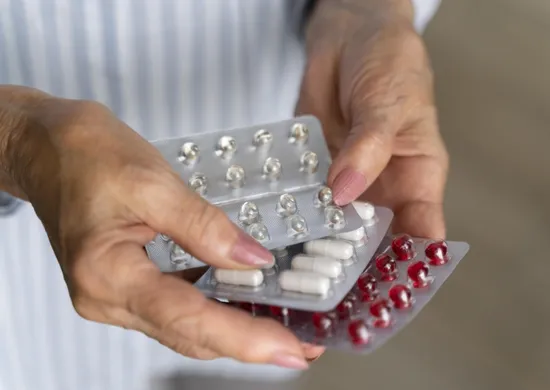 Imagem ilustrativa da imagem Remédios vão ficar até 3,81% mais caros a partir de 1º de abril