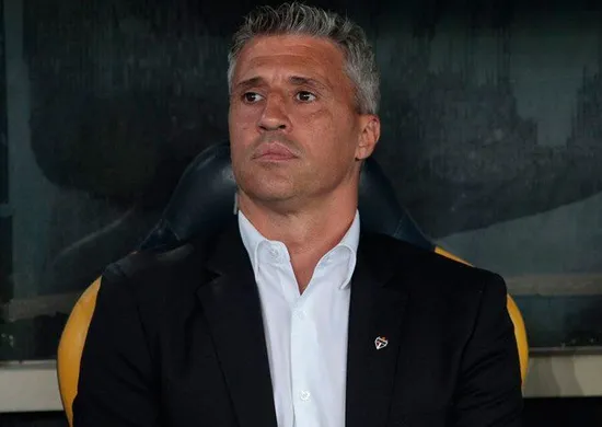 Imagem ilustrativa da imagem São Paulo anuncia saída do técnico Hernán Crespo