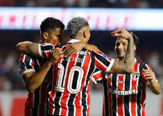 Imagem ilustrativa da imagem São Paulo ouve vaias, mas vence O'Higgins com golaços e mantém 100% na Sula