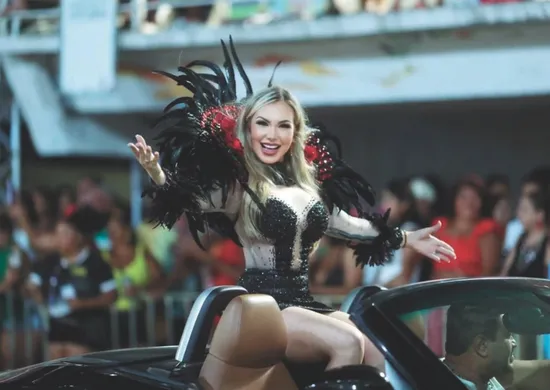 Imagem ilustrativa da imagem “Sextou” com espetáculo das escolas de samba