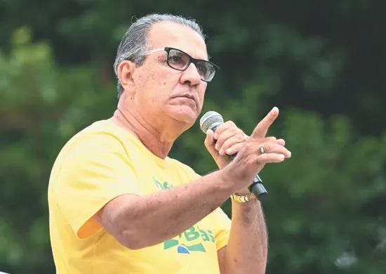 Imagem ilustrativa da imagem Silas Malafaia: “Eduardo Bolsonaro vai ajudar mais calado”