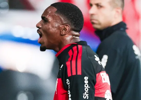 Imagem ilustrativa da imagem Sob comando de Leonardo Jardim, Evertton Araújo aproveita nova chance no Flamengo