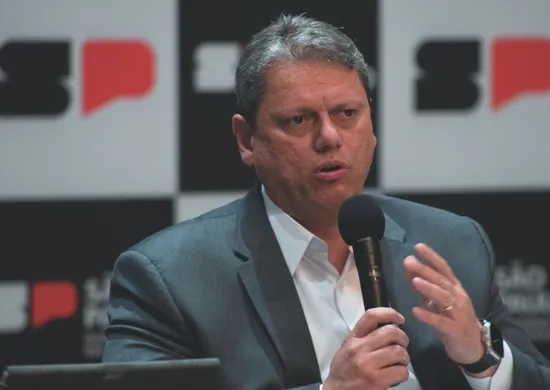 Imagem ilustrativa da imagem Tarcísio apoia PEC e diz que reeleição faz “mal ao Brasil”