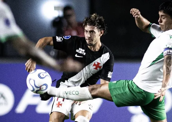 Imagem ilustrativa da imagem Vasco fica com dois a menos e leva virada do Audax Italiano