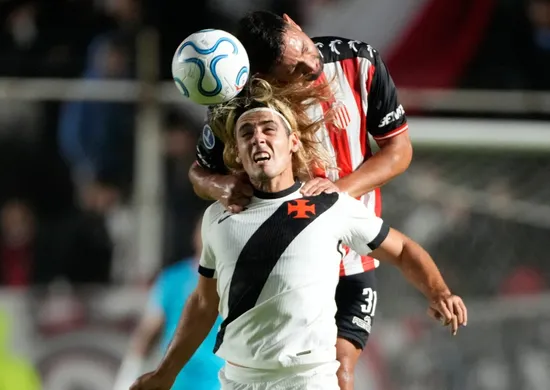 Imagem ilustrativa da imagem Vasco poupa titulares e empata com Barracas Central na abertura da Sul-Americana