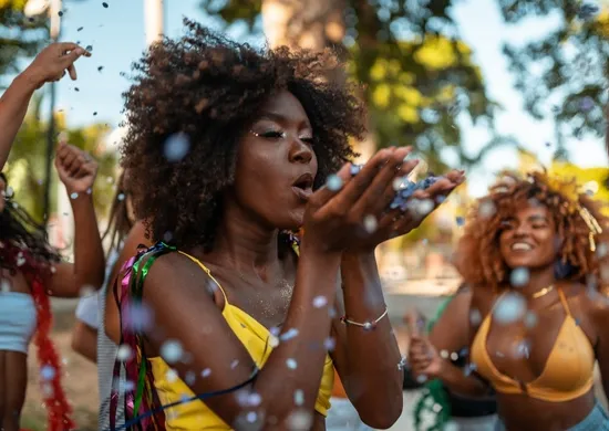 Imagem ilustrativa da imagem Veja dicas para passar a folia de Carnaval sem infecções respiratórias