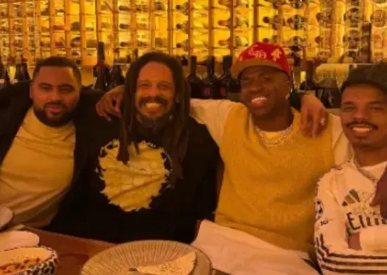 Imagem ilustrativa da imagem Vini Jr. comemora vitória do Real Madrid com parentes de Bob Marley