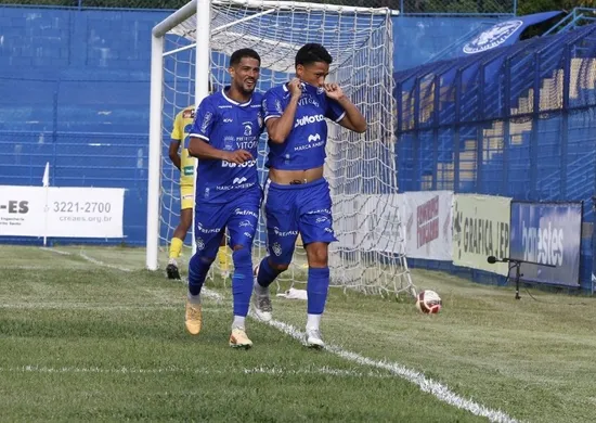 Imagem ilustrativa da imagem Vitória atropela e avança à semifinal do Capixabão