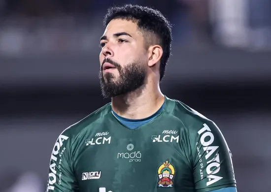 Imagem ilustrativa da imagem Vitória contrata goleiro de adversário na Série D