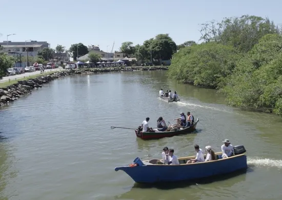 Imagem ilustrativa da imagem Voluntários realizam descida em conscientização à preservação da água na Serra