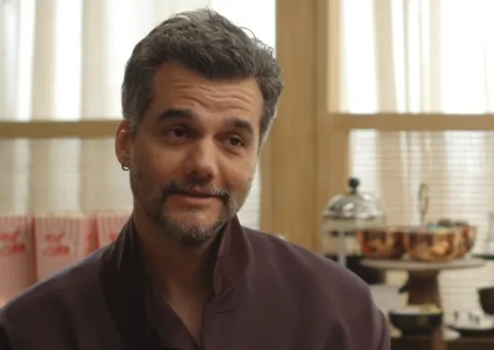 Imagem ilustrativa da imagem Wagner Moura ensina português a apresentadora do Oscar em vídeo divertido