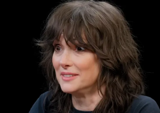 Imagem ilustrativa da imagem 'Wandinha' terá Winona Ryder na sua 3ª temporada, que já está em produção