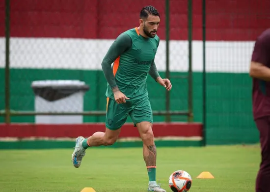 Imagem ilustrativa da imagem Zagueiro Freytes sob pressão no Fluminense