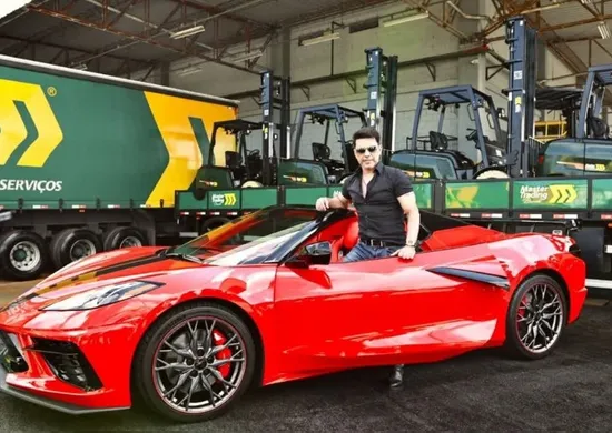 Imagem ilustrativa da imagem Zezé Di Camargo exibe novo carro de luxo avaliado em R$ 1,5 milhão