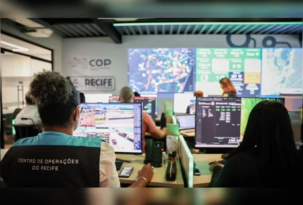 O novo COP conta com uma Sala de Crise equipada com videowall de última geração e luzes indicativas de estágio de alerta no teto