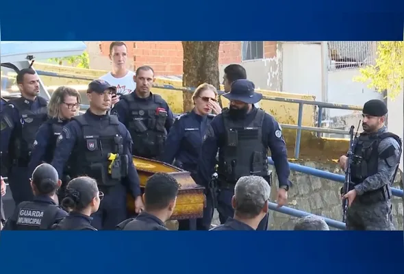 Dayse Barbosa foi enterrada com honrarias na tarde desta segunda-feira