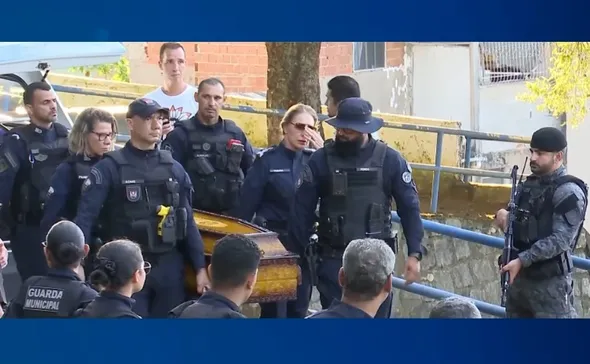 Imagem ilustrativa da imagem Despedida de comandante da Guarda de Vitória é marcada por emoção