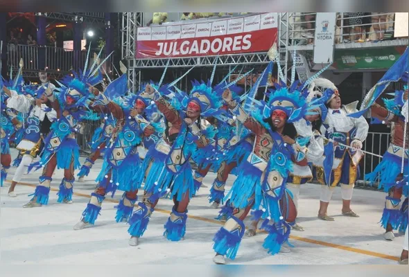 Imagem ilustrativa da imagem Espetáculo de luzes e criatividade no 2º dia de desfiles do Carnaval de Vitória